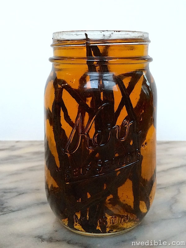 homemade vanilla extract jars